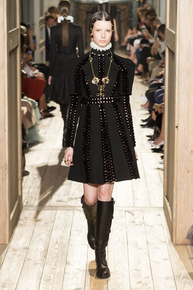 Valentino haute couture jesień-zima 2016/2017, fot. Imaxtree