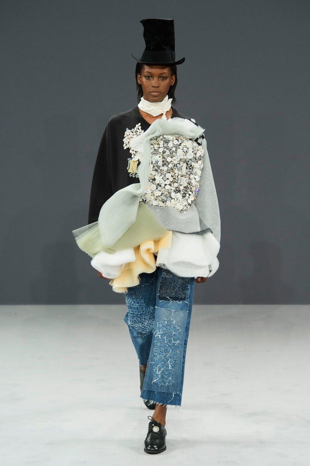 Viktor & Rolf haute couture jesień-zima 2016/2017, fot. Imaxtree