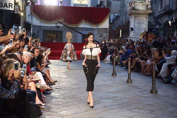 Dolce & Gabbana Alta Moda jesień-zima 2016/2017, fot. facebook.com/Dolcegabbana