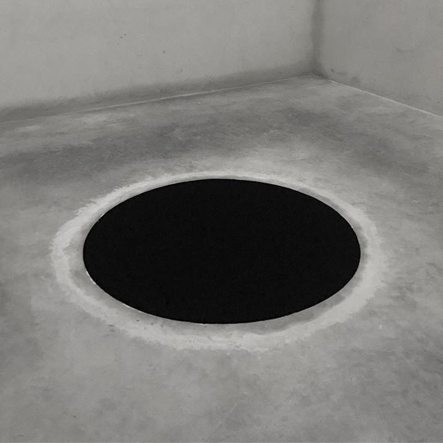 „Descent into Limbo”, Anish Kapoor