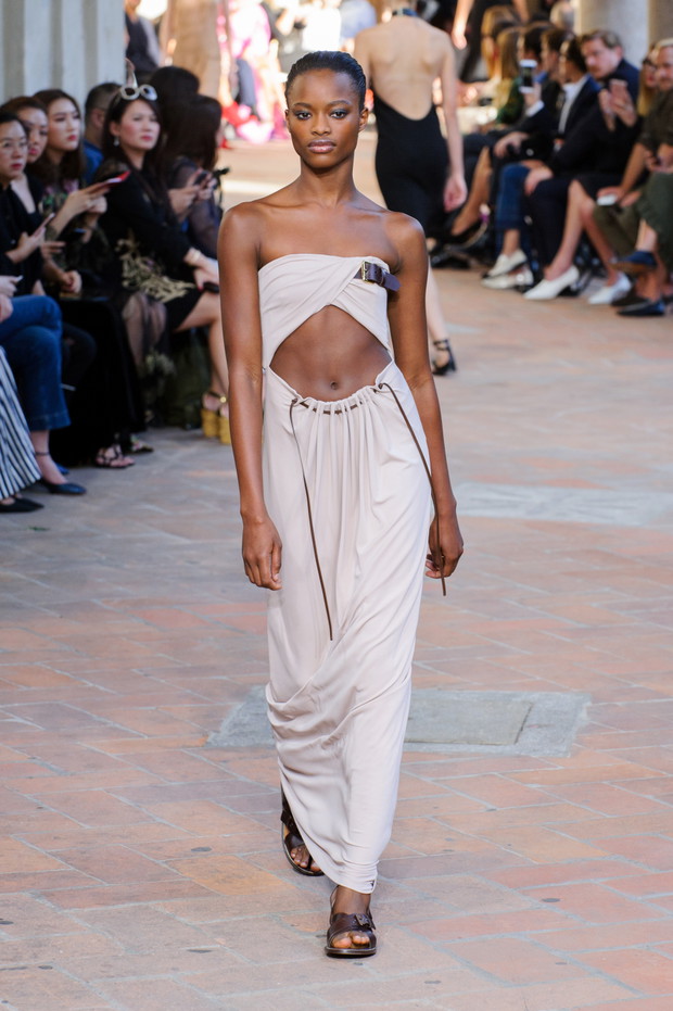 Pokaz Alberta Ferretti SS18