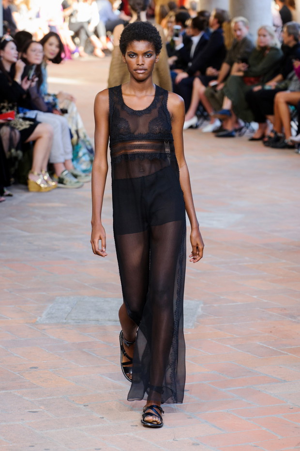 Pokaz Alberta Ferretti SS18