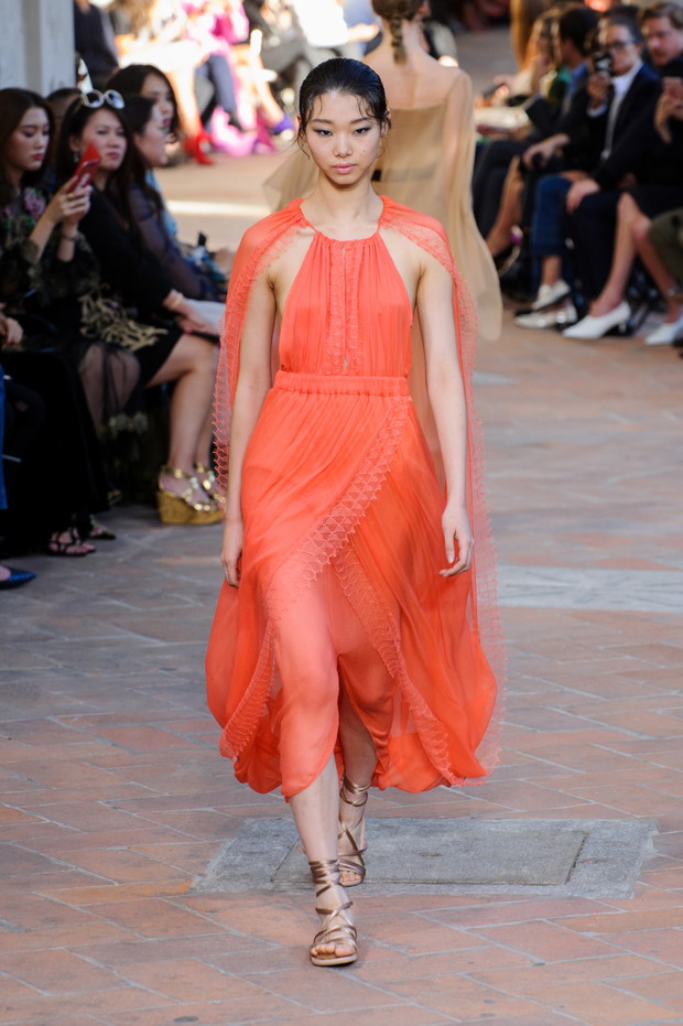 Pokaz Alberta Ferretti SS18
