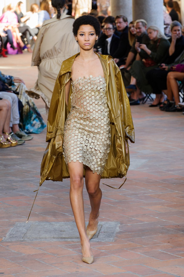 Pokaz Alberta Ferretti SS18