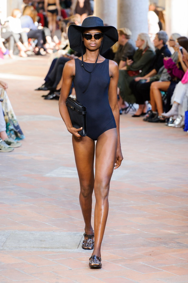 Pokaz Alberta Ferretti SS18