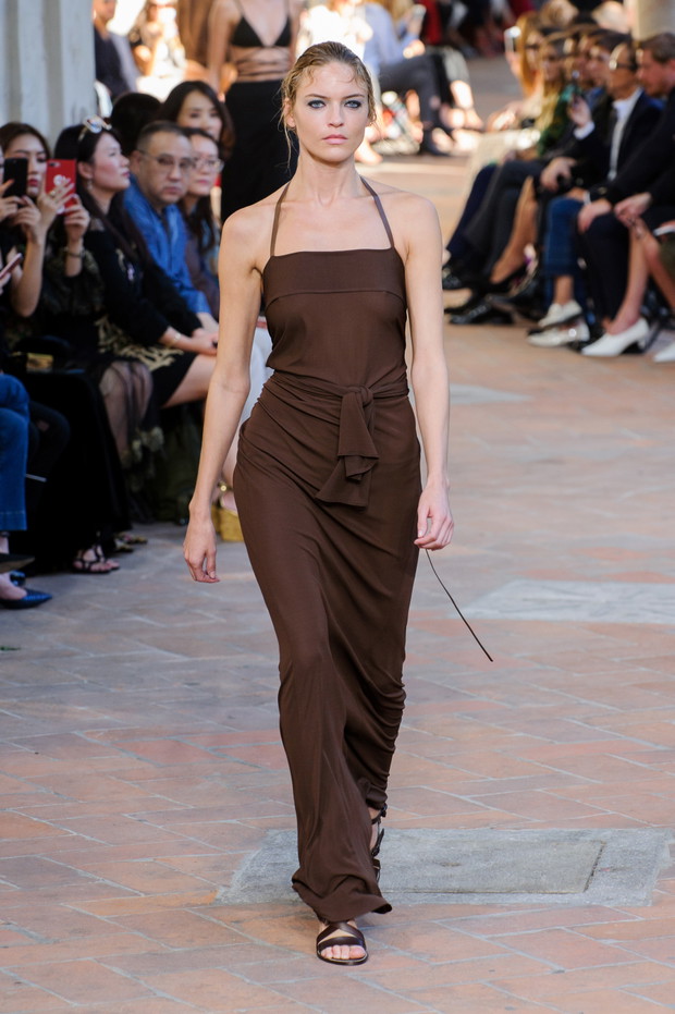 Pokaz Alberta Ferretti SS18
