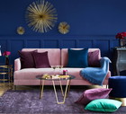 Welurowa sofa w salonie, Westwing
