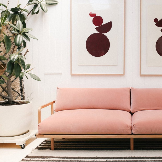Welurowa sofa w salonie, Pop&Scott