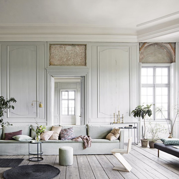 Welurowa sofa w salonie, Tine K Home