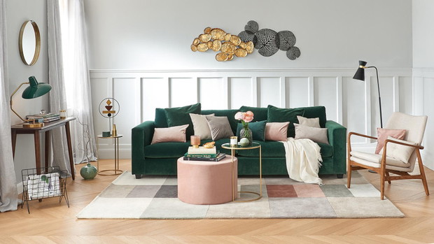 Welurowa sofa w salonie, Westwing