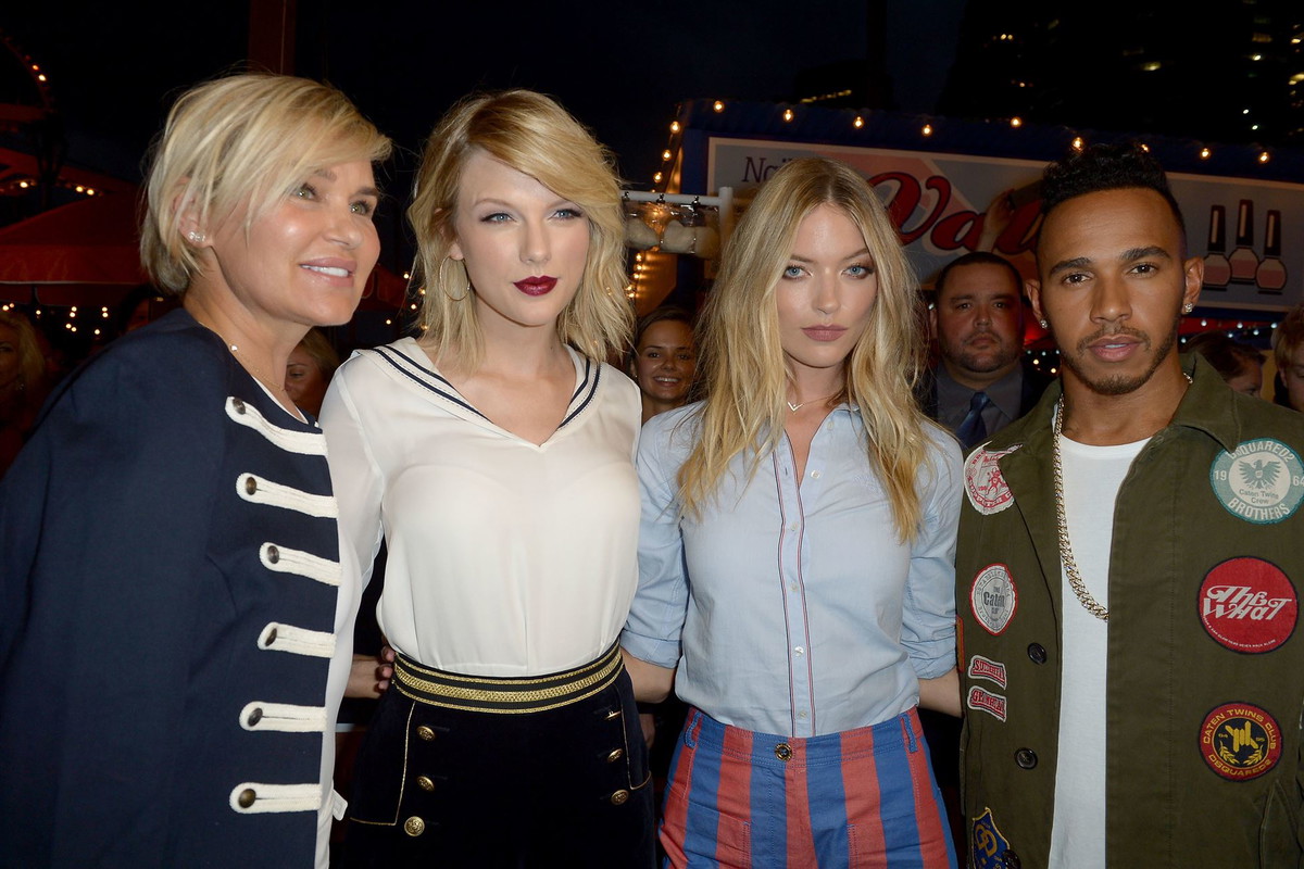 Od lewej: Yolanda Hadid, Taylor Swift, Martha Hunt & Lewis Hamilton
