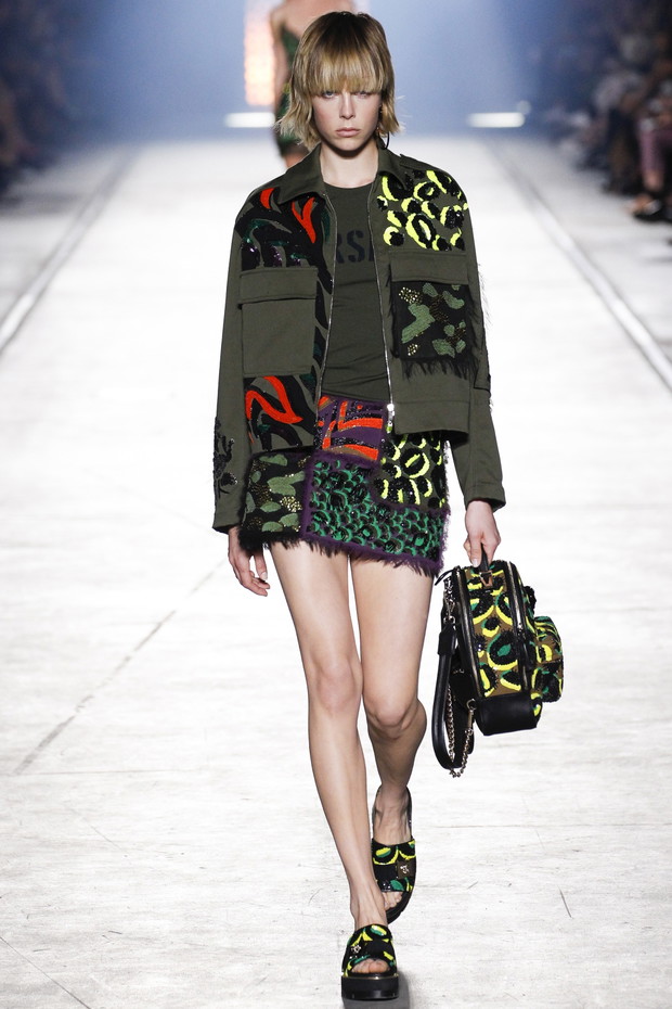 Kurtki khaki, Versace wiosna-lato, 2016