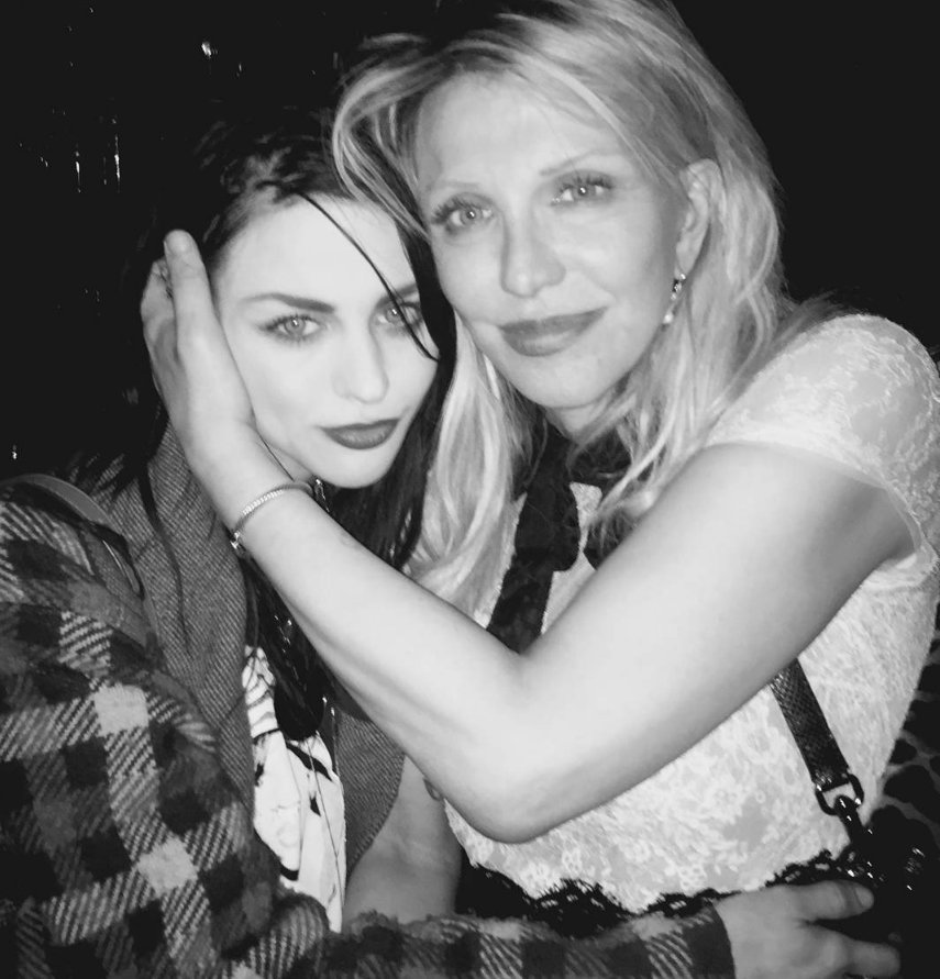 Courtney Love i Frances Bean Cobain w wideo dla Burberry, fot. @courtneylove