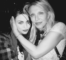 Courtney Love i Frances Bean Cobain w wideo dla Burberry, fot. @courtneylove