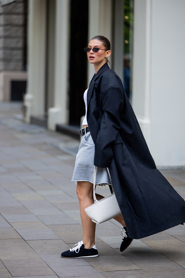 Sneakeriny – najmodniejsze buty jesieni 2025. Styl paryskich minimalistek