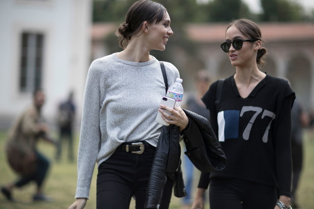Street fashion: modelki off duty na Milan Fashion Week SS17