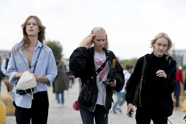 Street fashion: modelki off duty na Milan Fashion Week SS17