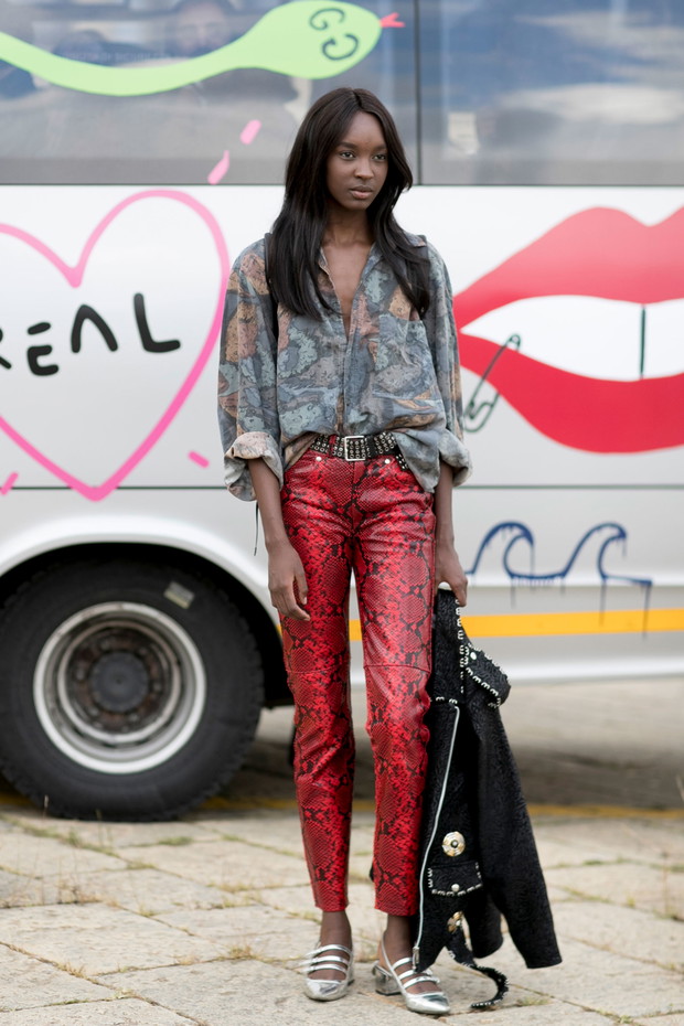 Street fashion: modelki off duty na Milan Fashion Week SS17