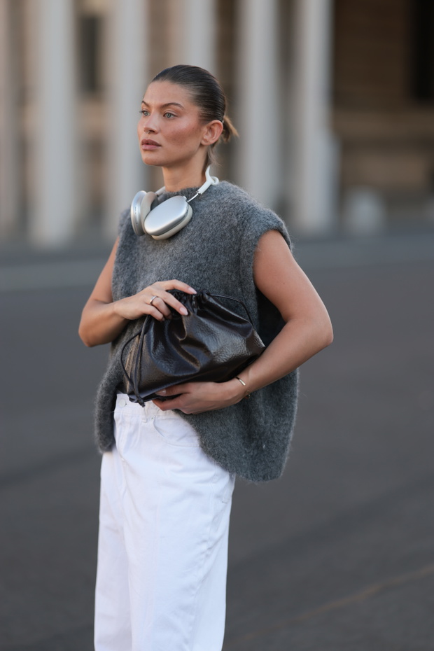 Sleeveless coat – modne płaszcze bez rękawów jesieni 2025