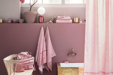 Łazienka w odcieniu millennial pink, H&M HOME