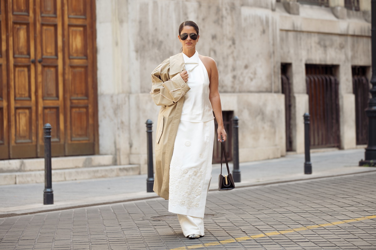 Column skirt – dzianinowa spódnica w trendzie „office siren”