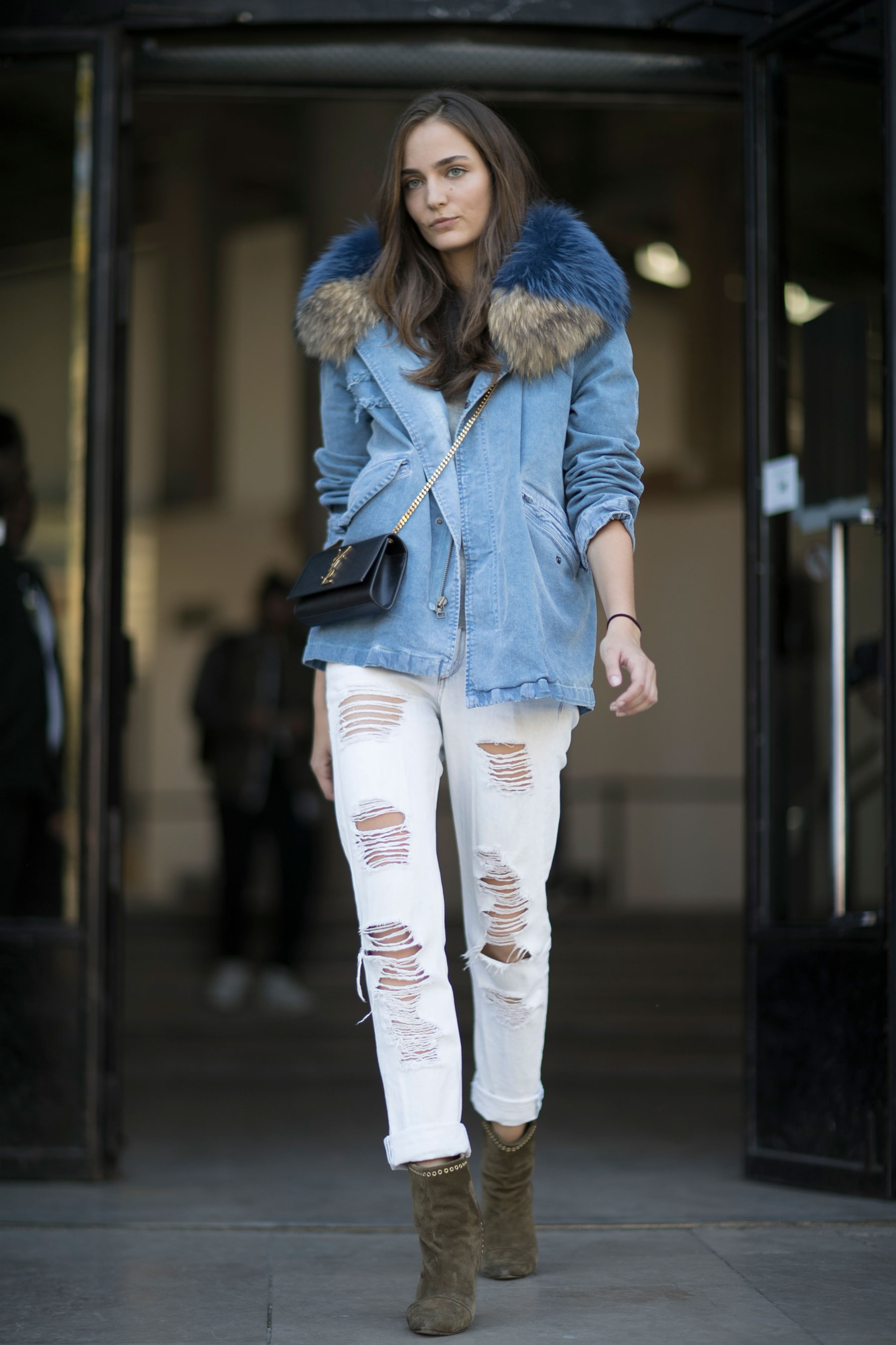Street fashion: modelki off duty na Paris Fashion Week SS17