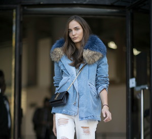 Street fashion: modelki off duty na Paris Fashion Week SS17