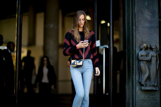 Street fashion: modelki off duty na Paris Fashion Week SS17