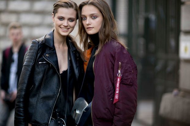 Street fashion: modelki off duty na Paris Fashion Week SS17