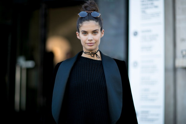 Street fashion: modelki off duty na Paris Fashion Week SS17