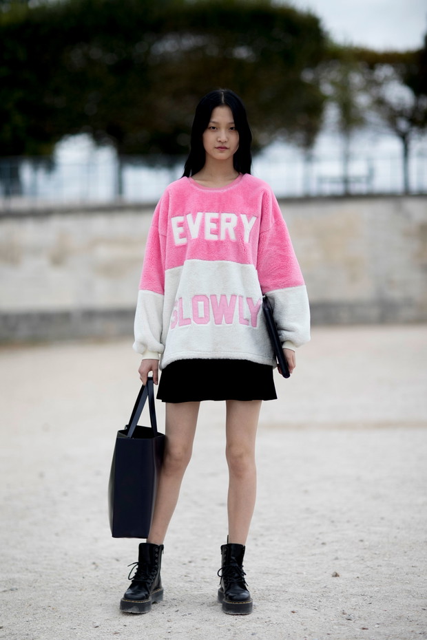Street fashion: modelki off duty na Paris Fashion Week SS17