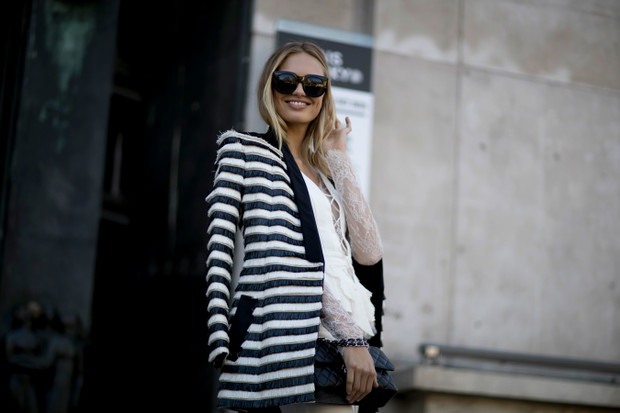 Street fashion: modelki off duty na Paris Fashion Week SS17