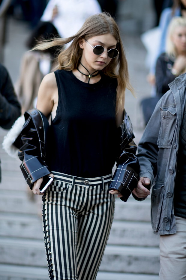 Street fashion: modelki off duty na Paris Fashion Week SS17