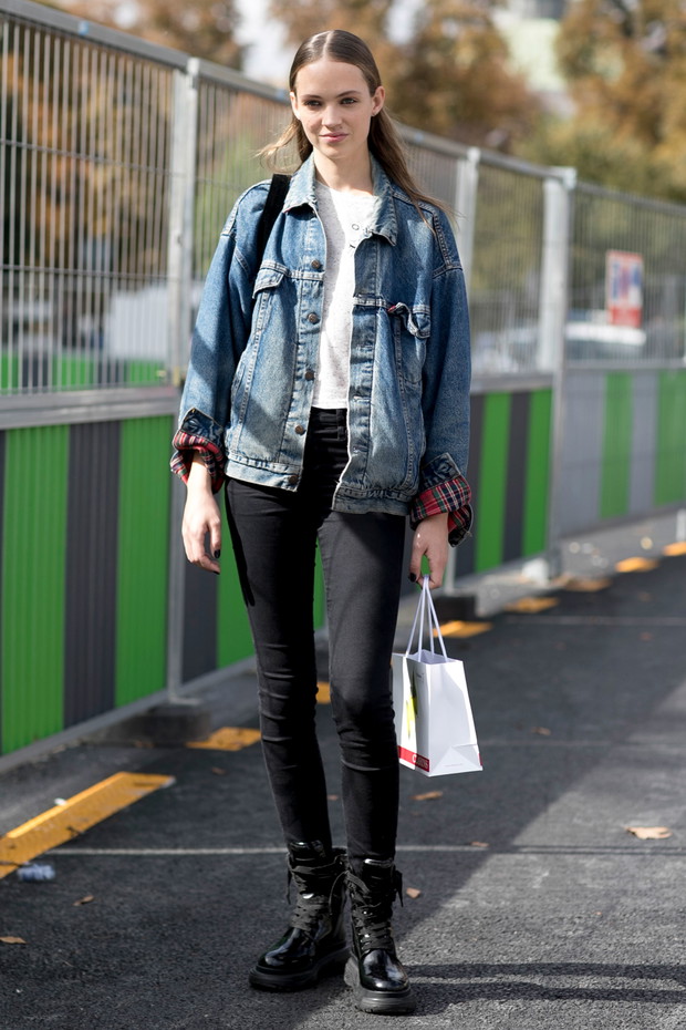 Street fashion: modelki off duty na Paris Fashion Week SS17