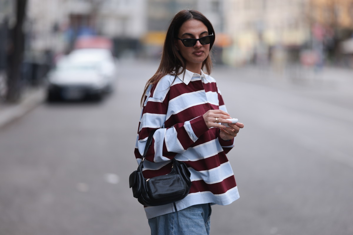 Jeansy mom fit slim – modna alternatywa dla rurek tej jesieni