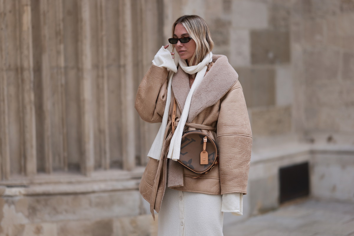 „Wool cloud coat” – oversize’owy płaszcz w stylu redaktorek z Mediolanu