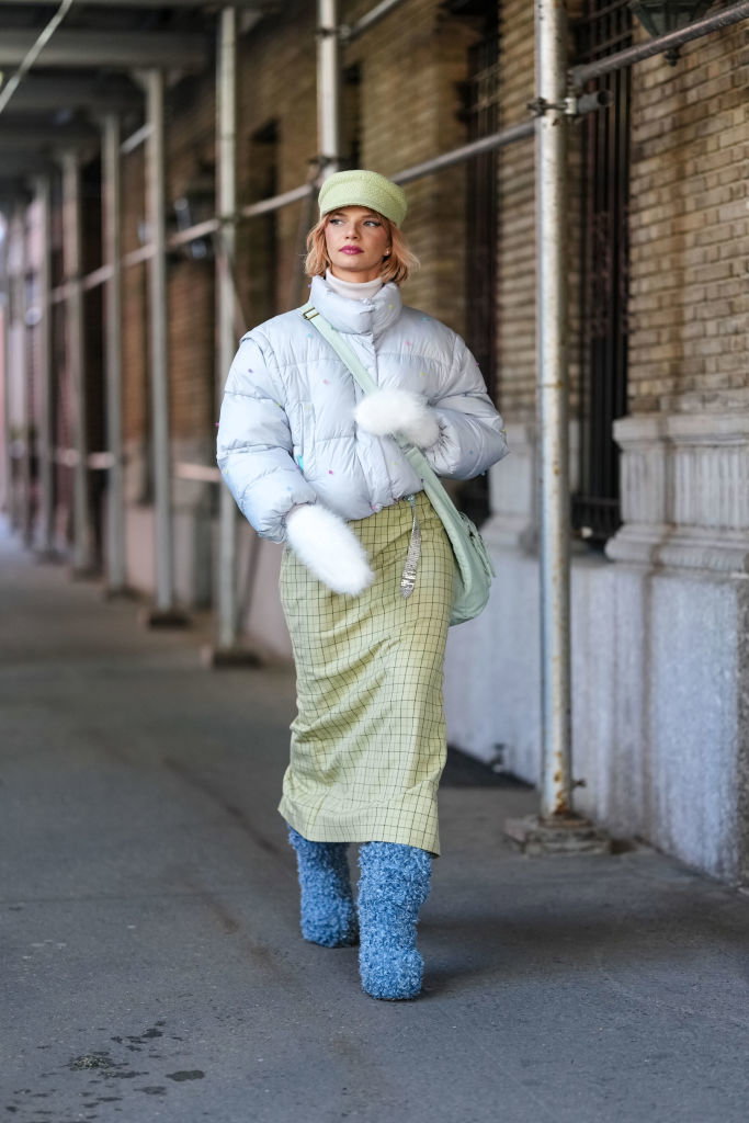 „Cream cocoon knit” z H&amp;M – oversize’owy sweter w stylu comfort chic