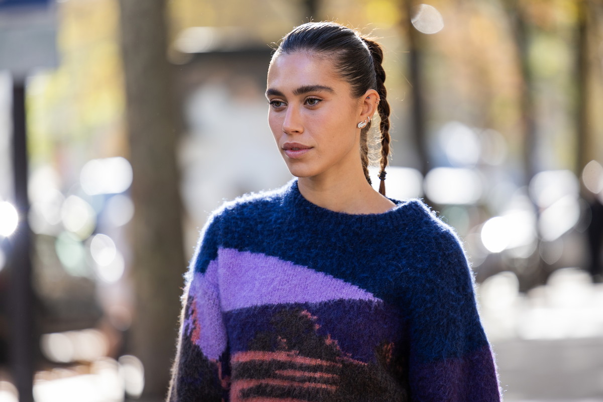 Sweter z H&M z wełny merino w kolorze „plum majesty” – hit jesieni