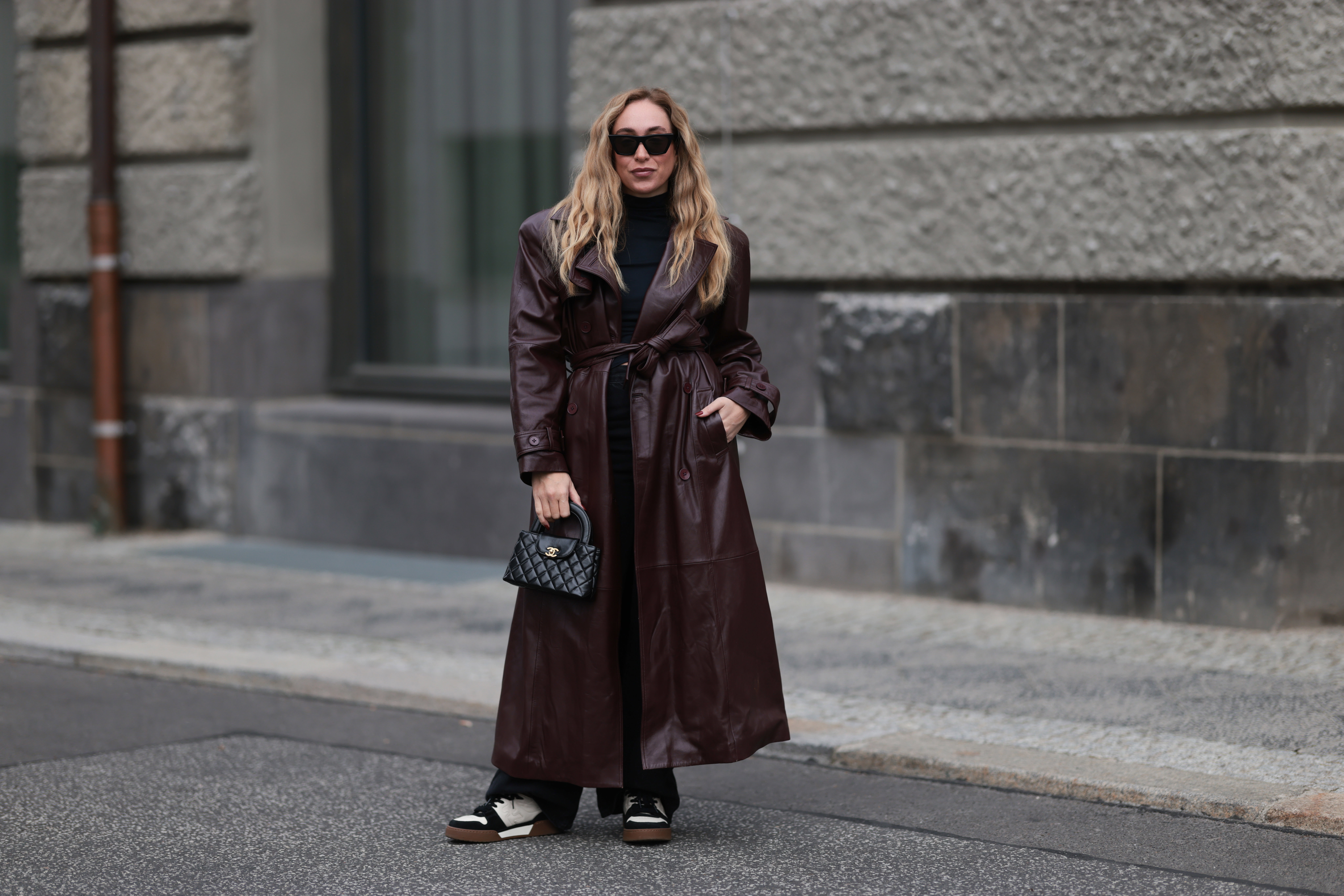 „Soft runners” – sneakersy it-girls w stylu scandi girl jesieni 2025