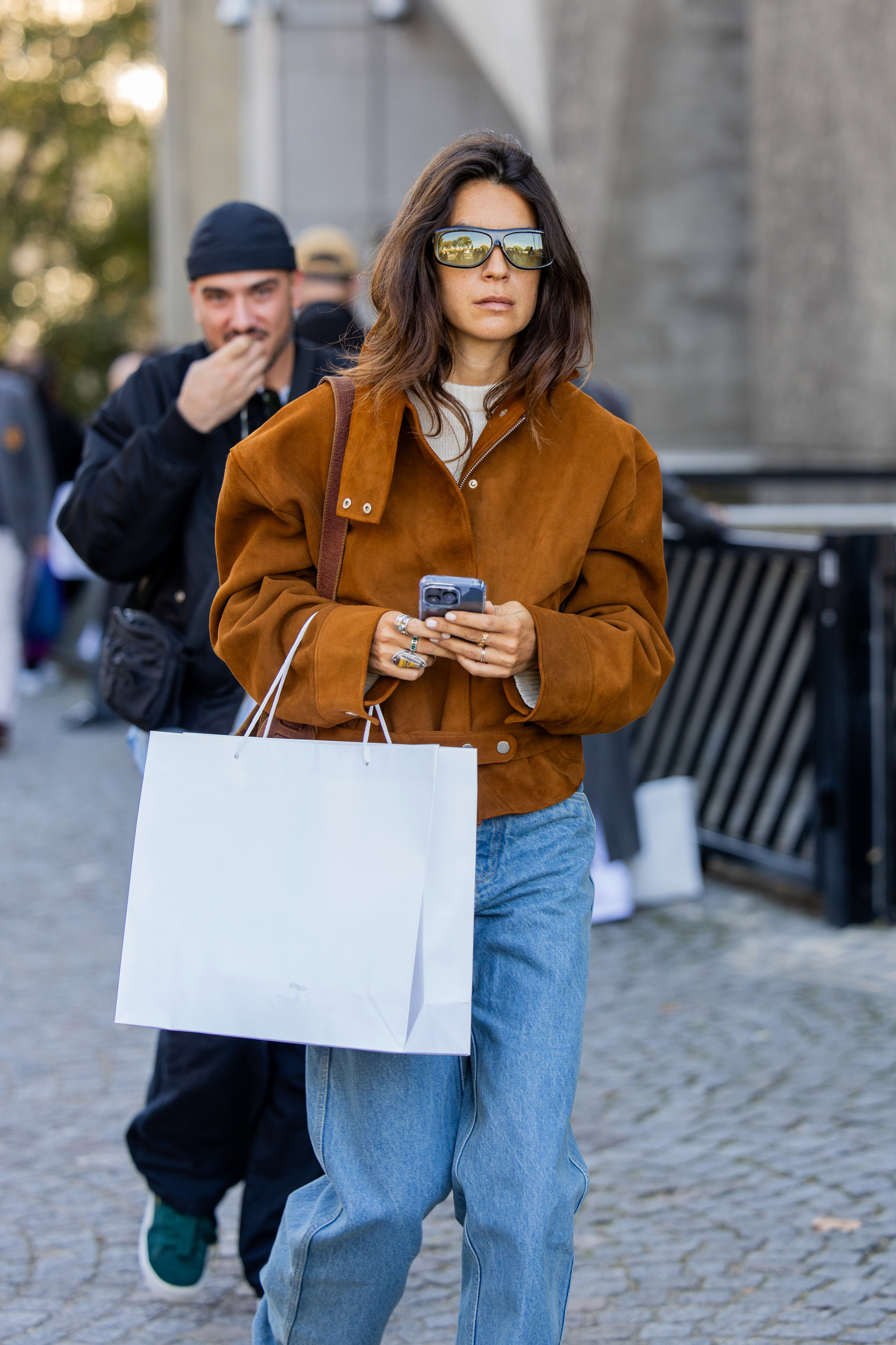 „Suede jacket” w kolorze café au lait – najmodniejsza kurtka jesieni 2025