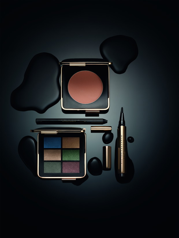 Paleta cieni i rozświetlacz do twarzy z kolekcji Victoria Beckham dla Estee Lauder.