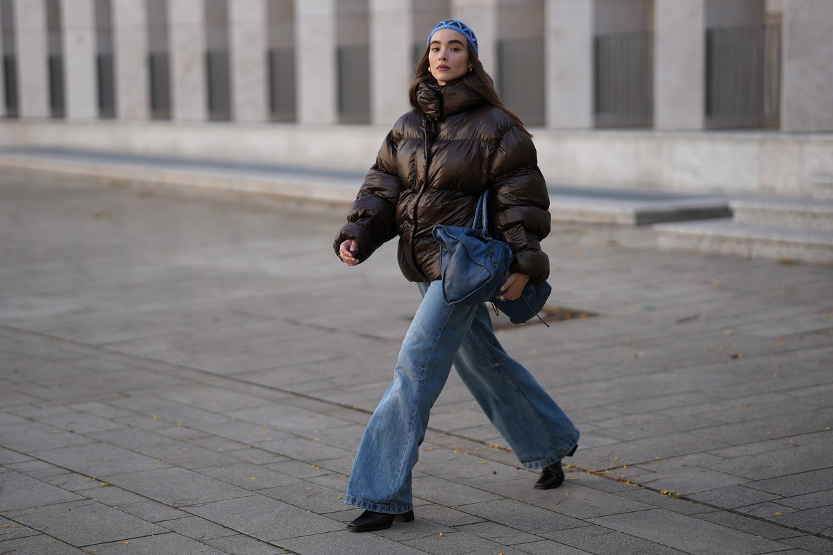 „Mocha Puffer” z Reserved – stylowa alternatywa dla czarnej kurtki