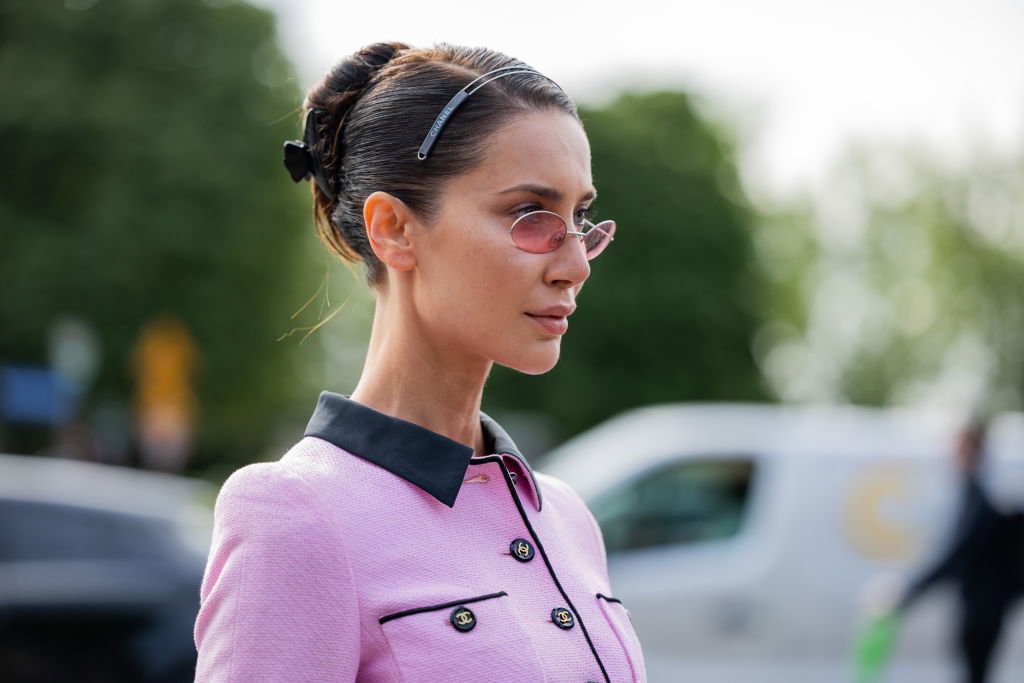 Street Style - Paris Fashion Week - Haute Couture Fall/Winter 2023/2024 - Day Two