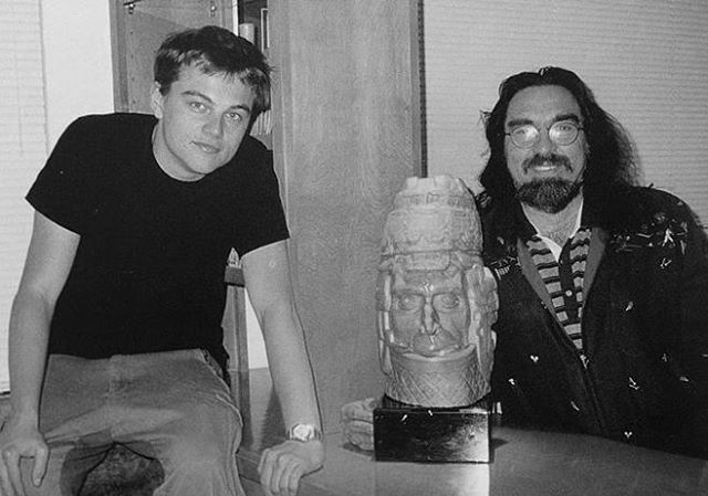Leonardo DiCaprio z ojcem i rzeźbą Stanisława Szukalskiego