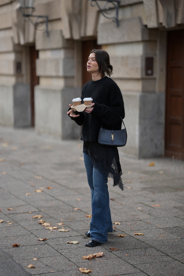 „Cigarette jeans” – stylowy powrót lat 90. w wydaniu Mediolanu i Paryża