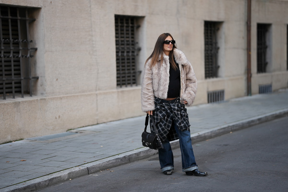 „Cropped shearling jacket” – alternatywa dla puchówki na zimę 2025
