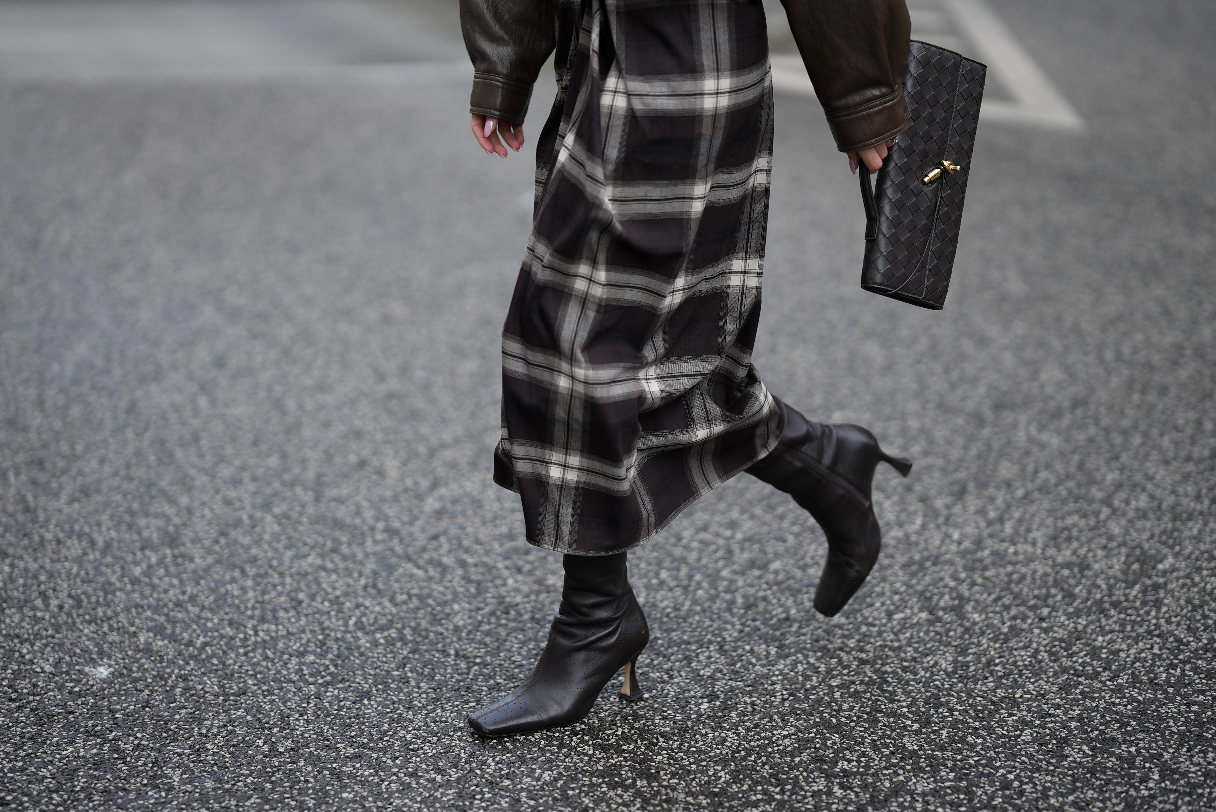 „Sharp toe boots” – eleganckie botki, które podbijają zimę 2025