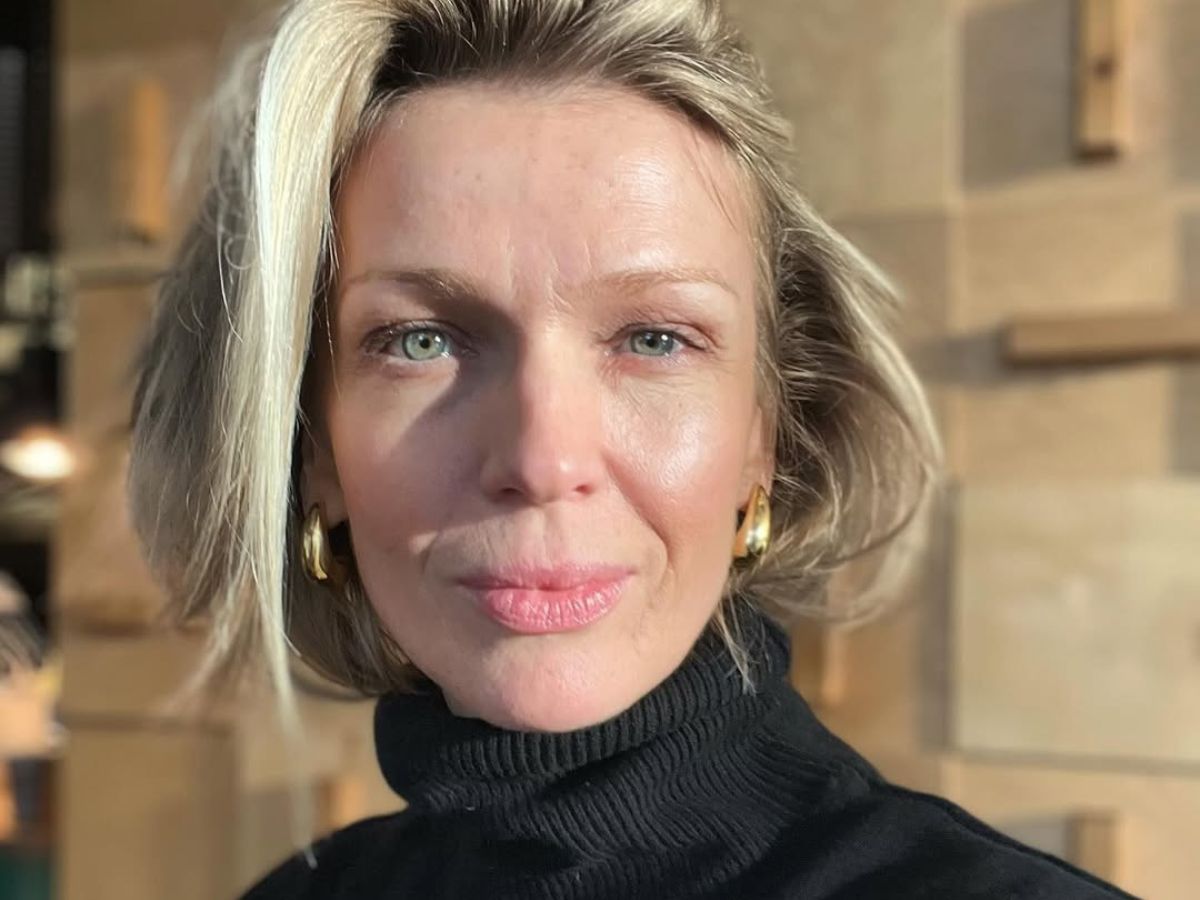 Magda Mołek w barrel jeans na jesień