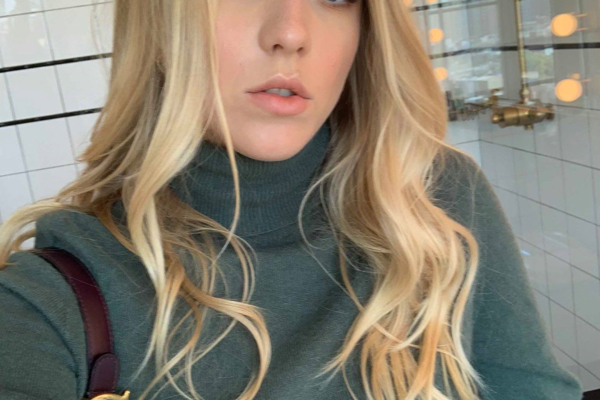 Jessica Mercedes w golfie Stefanel