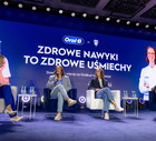 Iga i Agata Świątek podczas konferencji inaugurującej kampanię "Zdrowe nawyki to zdrowe uśmiechy" Oral-B